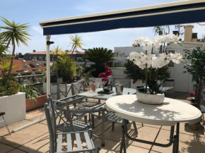 Grand Appartement delux 100 m2 et rooftop terrasse avec jacuzzi a 5 mn plage